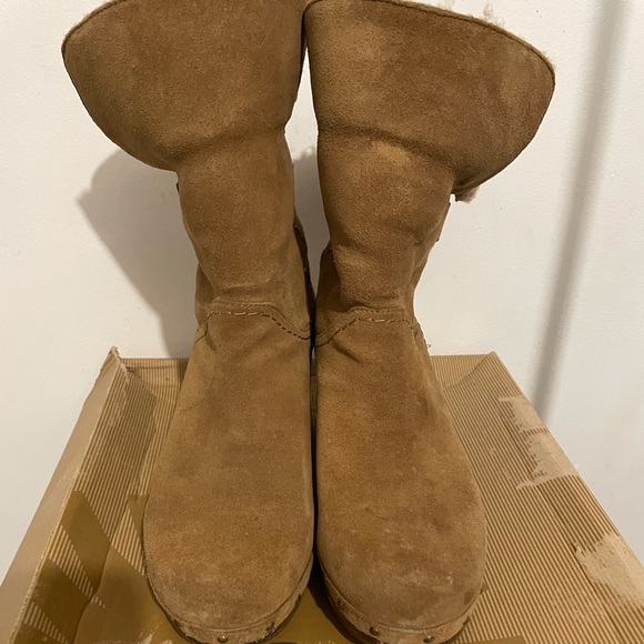 Ugg’s - Picture 2 of 5